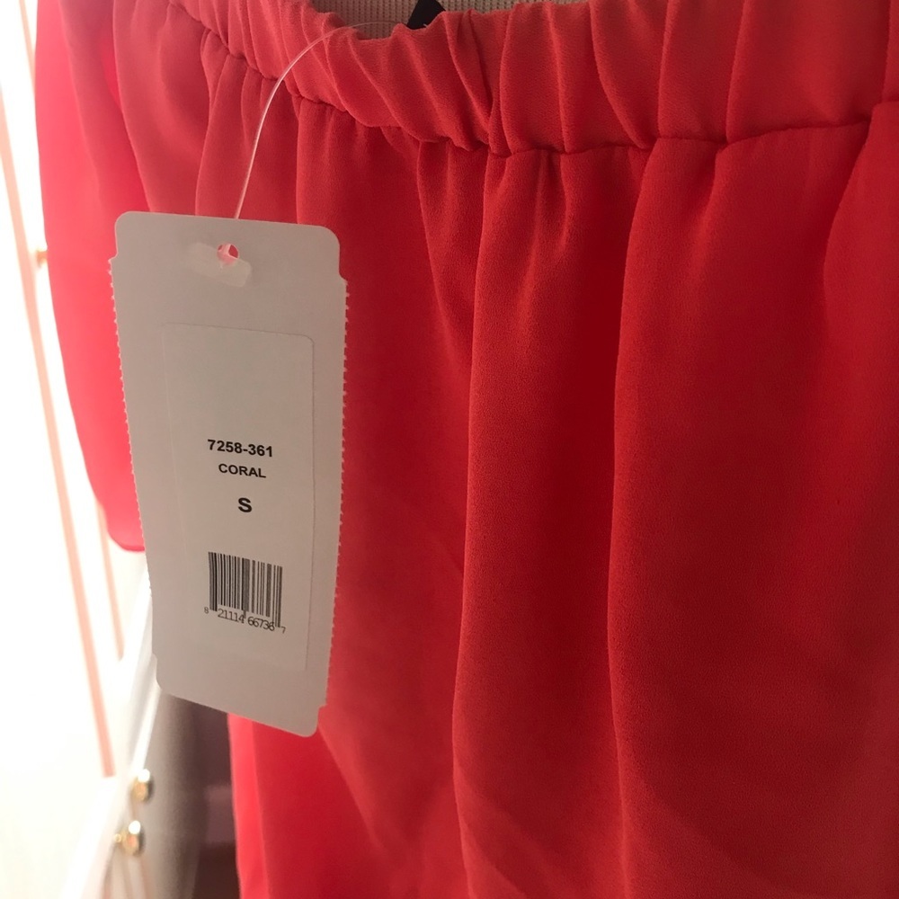 Alex and Alex NWT Coral OFF OR ON SHOULDER ROMPER - Picture 2 of 8